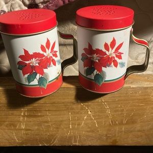 Salt n pepper shackers